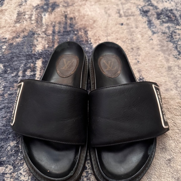 Louis Vuitton - Picture 3 of 4